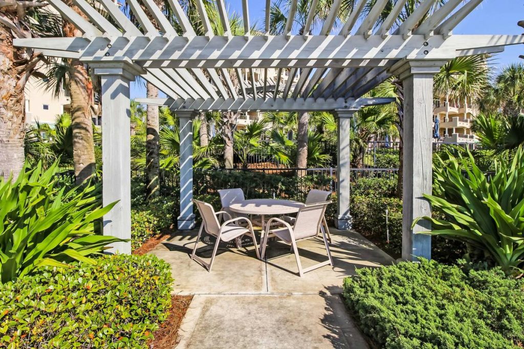 Outdoor Pergola Decorating Ideas That Actually Work (No Fluff, Just Results)