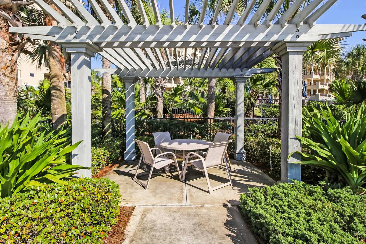 Outdoor Pergola Decorating Ideas That Actually Work (No Fluff, Just Results)